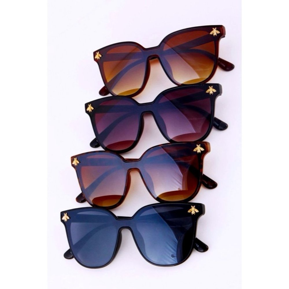 Cute sunnies with gold bee accents